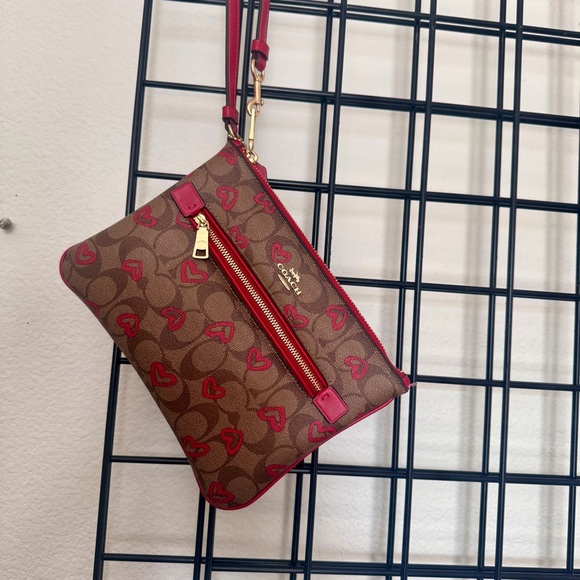 Coach 91542 Signature Gallery Pouch Coated Canvas Heart Khaki / Red - Picture 1 of 4